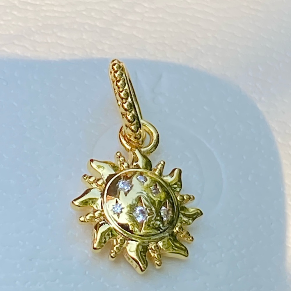 Pandora Shine Sparkling Sun Charm ☀️